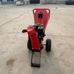 Mobile Wood Chipper Small Crawler Wood Chipper with Gasoline Powered Forestry Machine with 360 Rotatable Discharge Chute CE - Shandong Haochen International Trade Co., Ltd.
