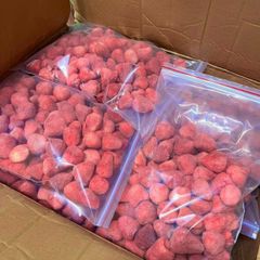 100% Natural Crispy Freeze-Dried Strawberries / Whole Freeze-Dried Strawberry Fruit - Image 3