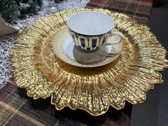 Elegant 33cm Gold Charger Plate Wavy Rim Used for Wedding Events - Image 4