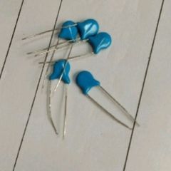 Metal Oxide Varistor Color Blue Product Type MOV Material Aluminium Capacitance 2.5 MFD Voltage Rating 30V RMS Mounting Type Panel - Image 1