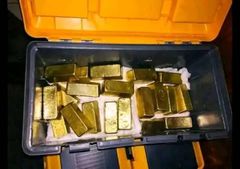 Gold bars and nuggets - Image 2
