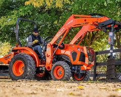 Kubota L2502HST Hydrostatic Drive Tractor for Field Work - Image 4
