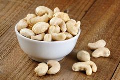 Hot Product! 100% delicious, high quality Vietnamese cashew nuts W240, plump nuts produced in Vietnam, suitable for making cakes, candies, and dieting - Image 4