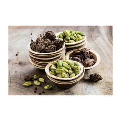 fresh organic green elaichi cardamom pods for chai tea baking sweets desserts cooking and herbal wellness drinks with natural flavor and strong aroma high quality green elaichi cardamom pods for tea baking desserts sweets cooking and export use with premium aroma and consistent freshness - Image 1