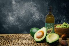 Natessance Organic Avocado Oil - Image 1