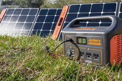 Jackery Explorer 5000 Plus Solar Generator Kit with 10kWh Storage/1000W Solar and Smart Transfer Switch for Export - Image 4