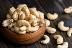 Premium White Whole Cashew Kernels Wholesales | 100% WW240, W180, W320 Export Quality - Image 4