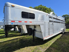 Four Horse Trailers / 2006 C&C 4 Horse Gooseneck Trailer - Image 1