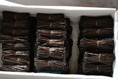 Premium Whole Vanilla Bean Madagascar Vanilla Beans Style Dried Weight (kg) 25 Content Vanilla Address Belgium Drying Process - Image 4