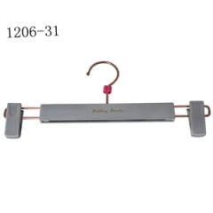 New Design Velvet Plastic Bottom Pants Hangers MOQ 3000PCS Trademark YY Origin China Model NO. 1206 Logo Customized Hook - Image 1