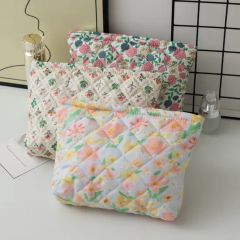 New Style Quilted Makeup Bag Floral Cosmetic Bag Puffy Coquette Makeup Pouch Aesthetic Cute Travel Toiletry Bag Organizer - Ningbo Yingxin Crafts Co., Ltd.
