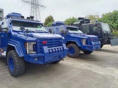 Heavy-Duty Special Transport Vehicle Truck Seats 12 Power Diesel Origin China Condition New Drive Wheel 4×4 Trademark - Image 4