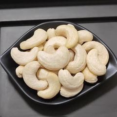 Unsalted Cashew Nuts With Natural Flavor Cashew Nuts Rich In Protein And Healthy Fats For Retail And Wholesale - Image 2