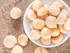 Natural Macadamia Kernels With A Creamy Crunchy Taste Suitable For Snacks Granola Trail Mix Baking - Image 1