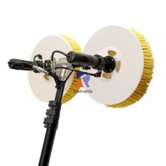 Compact Solar Panel Cleaning Brush with Battery Operated Functionality - Image 1