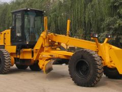 Small Road Motor Grader with Blade Ground Leveling Machine Py135c - Image 5