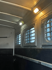 Three Horse Trailers / 2000 Featherlite 3H GN with Dressing Room Horse Trailer – product photo 3, product detail gallery