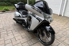 USED 2011 VICTORY VISION TOUR MOTORCYCLE AIR-COOLED 106CI FREEDOM V-TWIN SIX-SPEED TRANSMISSION – product photo 3, product detail gallery