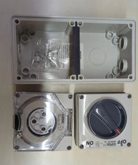 VERTICAL INDUSTRIAL SWITCH SOCKET WITH ENCLOSURE IP67, 3 Pin Phase Type 3 Pin Type 3 Pin Packaging Type 1 Protection Type - Hamdule Enterprises