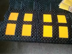 High Quality Traffic Recycled Rubber Car Ramps Curb Ramps Rubber Speed Bump - Image 4