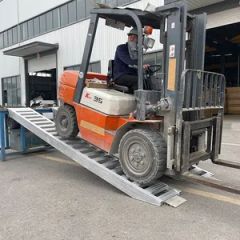 Customized Aluminum Loading Ramps for Trailers and Trucks - Image 4