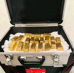 AU) GOLD NUGGETS & GOLD BARS Gender Men Carats 23k Purity 97.5% Origin Drc Congo Location Nairobi Delivery Terms Cif Commission - Image 3