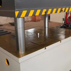 200-Ton Rapid Sheet Metal Stretching Four-Column Hydraulic Press for Hot Forging Machines - Image 3