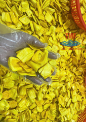Golden Jackfruit Chips Crunchy Sweet Tropical Fruit Snack AD Dehydrated Brine-Treated Vacuum Pack 50kg Bulk Export Vietn – product photo 1, product detail gallery