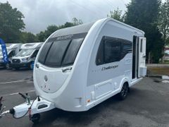 Elegant Swift Challenger 580 Premium Touring Caravan Fully Functional Kitchen Spacious Bedroom Great Budget Choice Buy T - Image 4