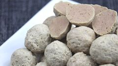 Hot Sale 100% Halal Original Delicious Tasty Traditional Indonesia Frozen Fresh Delicious Poultry Chicken Beef Meatball - Image 6