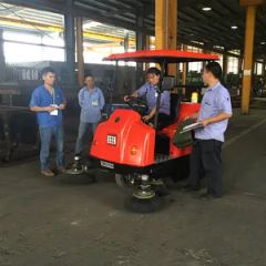 Ride on Electric Floor Cleaning Machine Vacuum Sweeper with CE ISO - Image 2