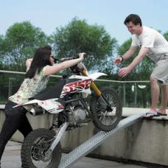 Heavy-Duty Adjustable Motorcycle Ramp for Easy Bike Loading MOQ 50 Pairs Origin Taizhou Trademark ENZE Foldable - Image 3