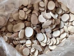 Dried cassava available. Peel and unpeeled cassava chips available in largest quantity. - Image 1