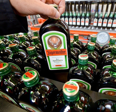 BUY PREMIUM GERMAN HERBAL LIQUEUR Jägermeister – 0.7L & 1L Bottles Legendary Taste - Image 2