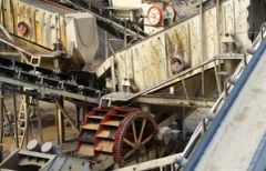 Sand Making Processing Machinery Vibrating Screen - Image 1