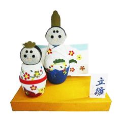 PAPER CRAFTS, ORIGAMI PRODUCT, ORIGAMI WITH KING AND QUEEN SHAPE - Image 1