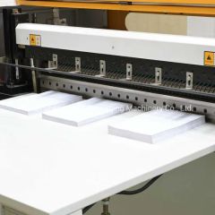 Embossed Paper Roll Sheeter Cutting Machine Weight 3600 Kg PLA Mitsubishi Total Power 7 Kw Model NO. SX-D1100 Blade Material - Image 2