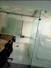 toughfened Office Partitions Pattern Plain Height 7 Feet Material Glass Shape Rectangular Color Transparent Privacy Level - Image 3