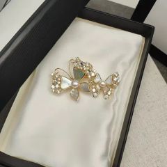 Elegant Shell Design Butterfly Shape Brooch Adorned with Natural Freshwater Pearls - Image 4