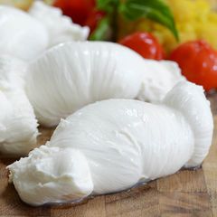 Mozzarella Cheese Crafted For Smooth Melt And Creamy Taste With 100% Authentic Freshness - Image 5
