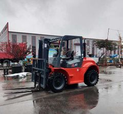 4Ton Rough Terrain Forklift Truck/1. Powerful and famous brand engine , strong power – product photo 5, product detail gallery