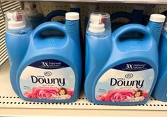 Downy Liquid Fabric Softener, April Fresh, 140 fl oz, 190 Loads, Liquid Laundry Softener, Fabric Conditioner & Fabric - Image 4