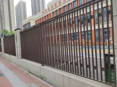 Versatile Iron Railing System for Secure and Stylish Balconies - Image 1