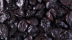 Prunes with Pit / Pitted Prunes Origin Uzbekistan Moisture Content 18–19% Color Dark Purple To Black Variety High-quality Dried Plums - Image 1