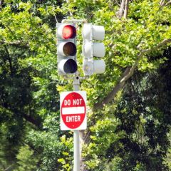 Galvanized Metal/Steel 7m Traffic Light Poles with Factory Price - Image 4