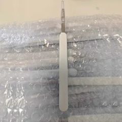 New Design Non-Slip Eyebrow Tweezers - Image 1