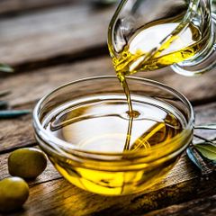 Olive Oil For Cooking And Salad Dressing With Smooth Flavor Ideal For Everyday Kitchen Use And Food Service Application – product photo 5, product detail gallery