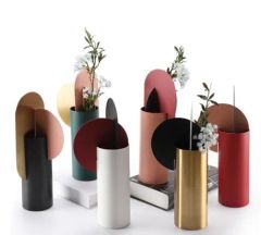 Creative Simple Metal Modern Decorative Vases for Tables MOQ 1 Age Modern Size Medium Color Black Trademark FVB Pattern - Image 1