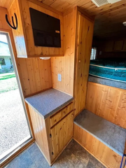Three Horse Trailers / 2004 Sundowner 3 Horse Weekender Horse Trailer - Image 2