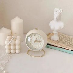 Small Table Clocks, Classic Non-Ticking Tabletop Alarm Clock Weight 2kg Brand PEARL Origin China Trademark SN Material Metal - Image 6